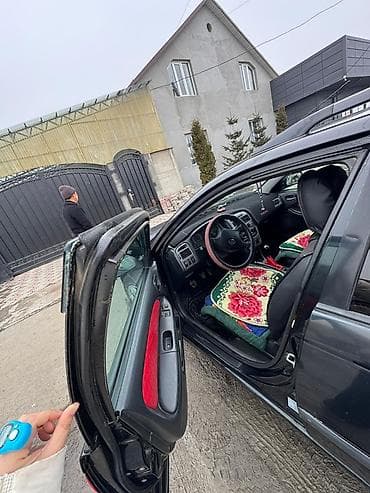 7 мест 3 ряда сидений: Toyota Avensis: 2001 г., 1.8 л, Механика, Бензин, Универсал — 1