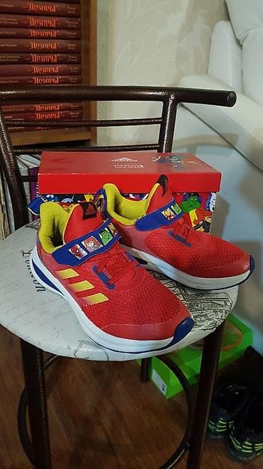 Кроссовки Adidas Marvel 34р оригинал 100% Яркие, стильные, удобные