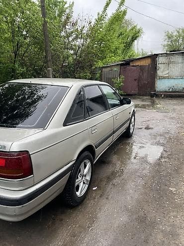 Mazda 626: 1990 г., 2 л, Механика, Бензин, Хэтчбэк