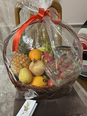 саман алам: Лучший подарок этой весны 💐🍓 Подарочная фруктовая корзина 🎁 Свежие — 1