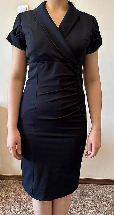 Айымдардын бут кийими: 1. платье 44-46 размер 600 сом 2. короткое платье 300 сом 3 — 1