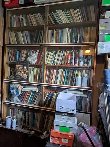 отдам шкаф бесплатно: Отдам даром . Шкаф для одежды и книжный застеклённый шкаф без книг — 2