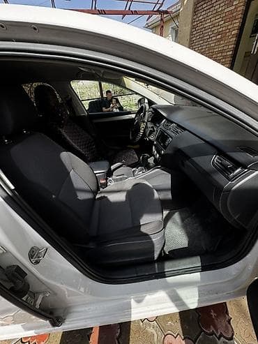 шкода актовия: Skoda Octavia: 2015 г., 1.6 л, Автомат, Бензин, Седан — 7