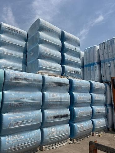 Упаковки звукоизоляционного материала «Акустик Баттс» в рулонах. Этот