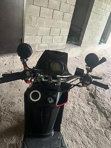 мото транспорт: Тип скутера 180 куб. см, Бензин — 6