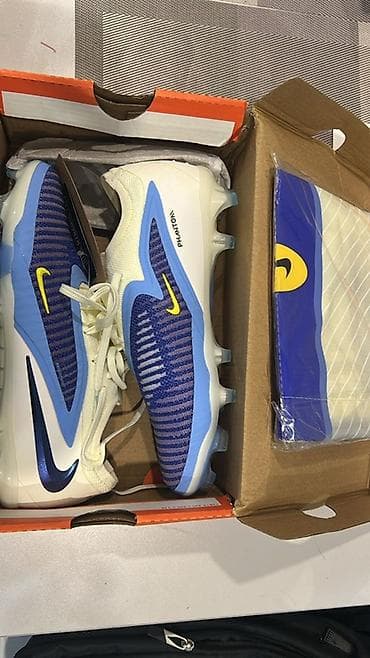 Продаю бутсы 2 недели носил новые с пакетом 41 размер