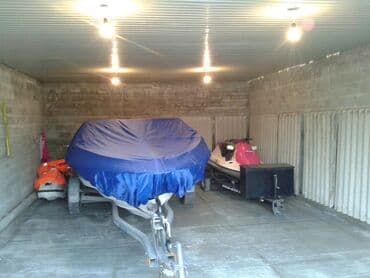 кара суу базары аренда: Катер Bayliner с сине-белой отделкой. Оборудован ветровым стеклом — 8