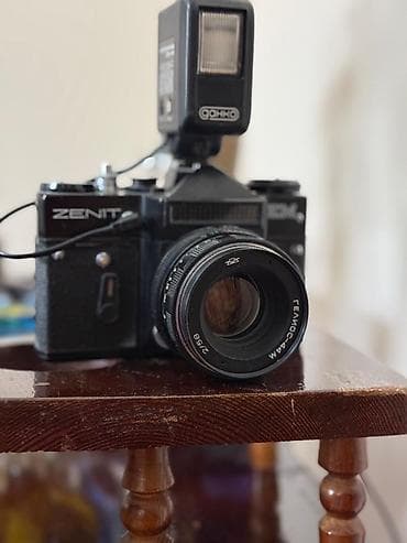 led свет: Зеркальный пленочный фотоаппарат Зенит с аксессуарами в прекрасном — 1