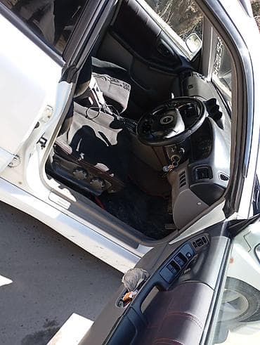 широкий морда: Subaru Forester: 2000 г., 2 л, Автомат, Бензин, Универсал — 4