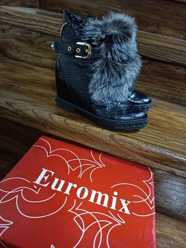 Деми кожа, мех песец. Покупала дорого