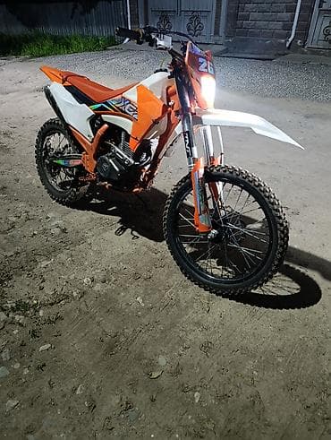 эндуро водяное охлаждение: Эндуро/кросс мотоцикл (реплика в стиле KTM), оранжево‑белая расцветка — 1