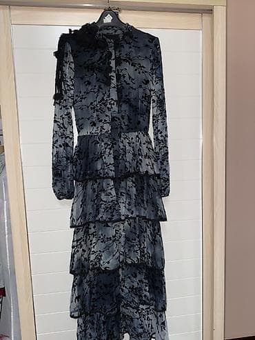 devit 3: Платье макси с многоярусной юбкой и длинными рукавами. - Цвет — 2