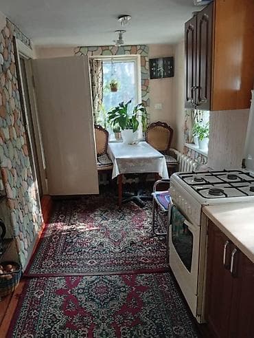 Продажа домов: 🏡 Срочно продаётся дом в районе Аламединского рынка, Бишкек ✨ 4комнат — 10