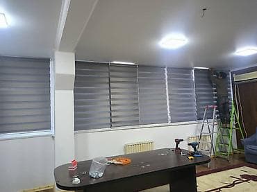 projector screen: Рулонные шторы «день-ночь» с установкой под ключ. - Современная — 1