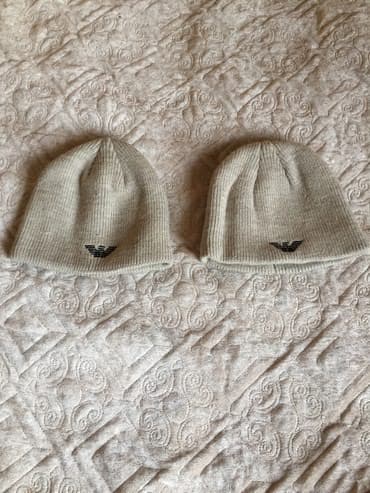 Шапки детские новые осталось 2 шт - две шапки за 300 at lalafo.kg Шапки детские новые осталось 2 шт - две шапки за 300