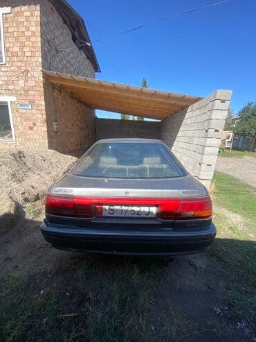 Mazda 626: 1990 г., 2.2 л, Механика, Бензин, Хетчбек — 4