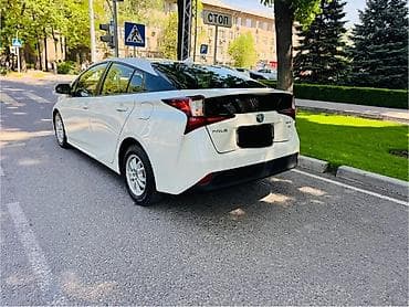 Унаа: Toyota Prius: 2019 г., 1.8 л, Вариатор, Гибрид, Хетчбек — 6