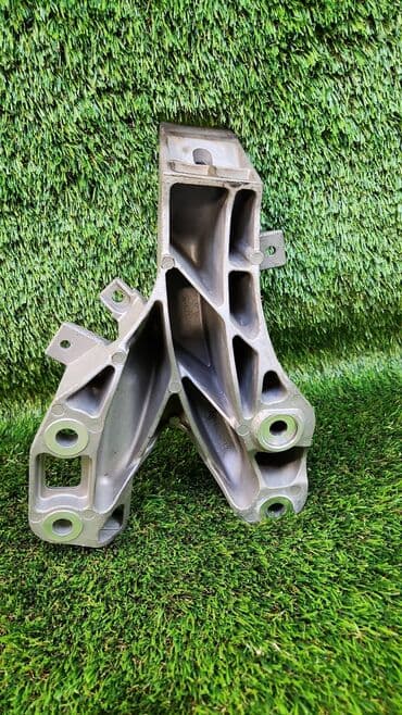 n52: Несущий кранштэйн двс левый Е70 3.0i N52 2211 —-6 772 —673 Несущий — 3