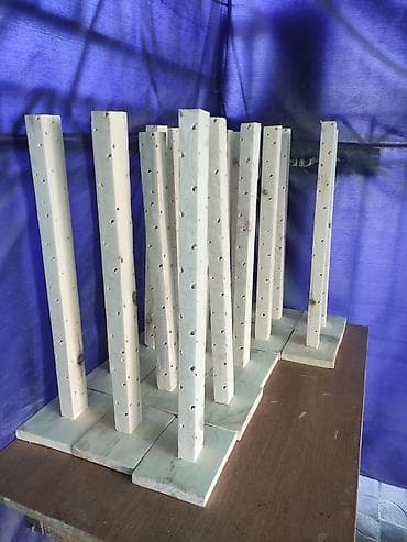 стул для макияжа: Деревянные стойки-«деревья» для фасованной сахарной ваты. - — 2