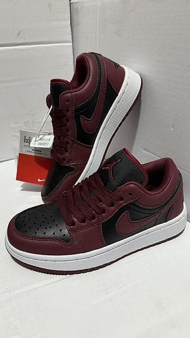 nike react: Кроссовки Nike Air Jordan 1 Low

• цвет: бордовый 
• размеры: 35 - 44 — 1