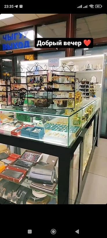 СРОЧНО! Продается витрины, 6 шт, + одна маленькая тумба в подарок