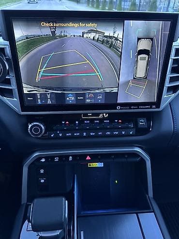 боковой: Toyota Sequoia: 2024 г., 3.5 л, Автомат, Гибрид, Внедорожник — 9