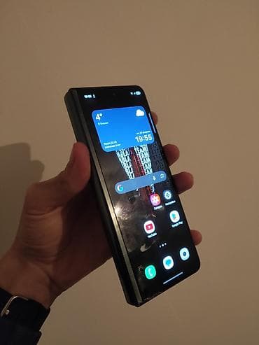 note 7: Samsung Galaxy Z Fold 3, Б/у, 256 ГБ, цвет - Черный, 2 SIM — 2