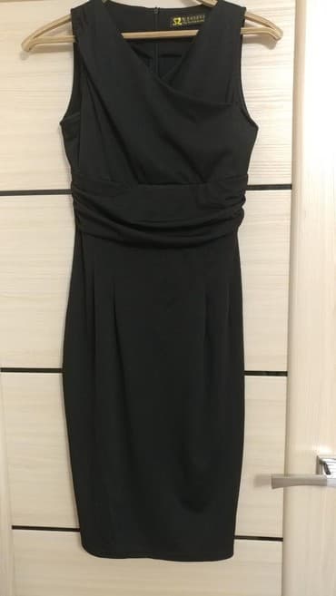 длинные платья больших размеров: Платье в отличном состоянии, размер М, длина ниже колена — 1