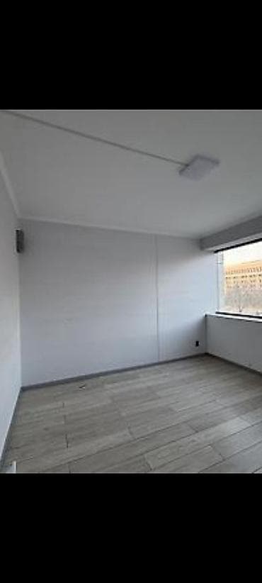 зал: Площадь Ала-Тоо Сдается офисное помещение Площадь: 16м2 3-этаж Без — 3