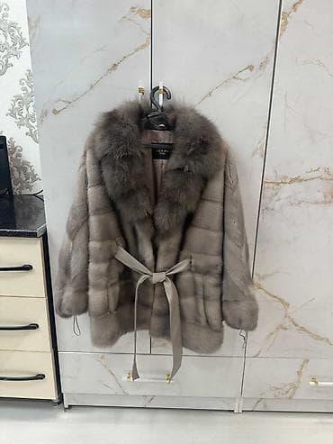Шуба из натурального меха норки в изысканном жемчужно‑сером цвете. -
