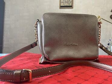 Продаю новую шикарную сумочку золотистого цвета немного отливом