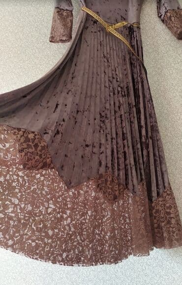 велюровые платья для полных: Койнок . Платье велюровое, ниже колен, размер 42(S) . Состояние — 1