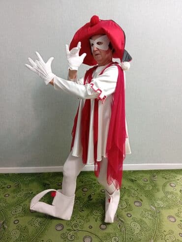 форма для танца: Детский карнавальный костюм Шута/Пьеро в ярких тонах. Комплектация: - — 8