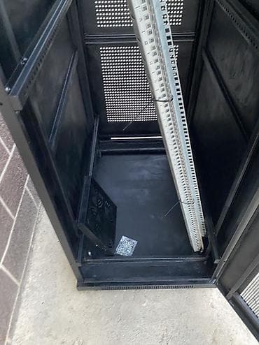 серверные шкафы 20: Напольный телекоммуникационный шкаф (server rack) с перфорированными — 8
