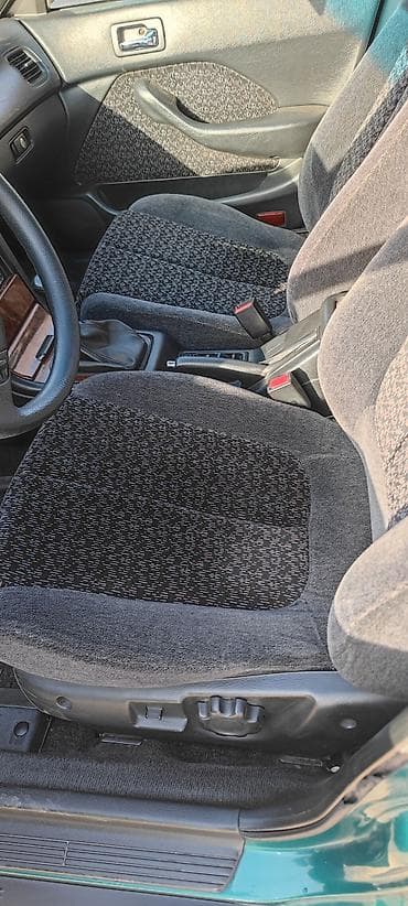 авто без двигателя: Honda Accord: 1995 г., Автомат, Седан — 4