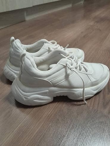 демисезонные сапоги: Белые кроссовки с массивной подошвой, подходящие как для повседневной — 1