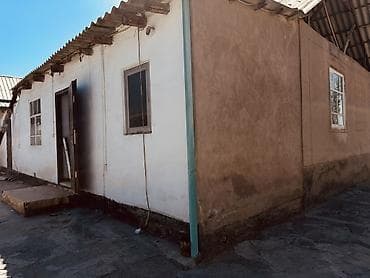 Одноэтажный дом продаю под разбор Описание: - Материал стен: саман, -