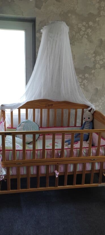 трёх ярусные кровати: Детская кроватка б/ у .Продам с бортиками и одеялом . также имеется — 2