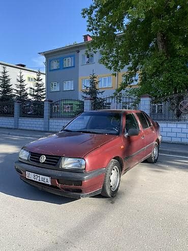 Volkswagen Vento: 1993 г., 1.8 л, Механика, Бензин, Седан