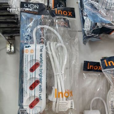 аксессуары для серверных шкафов блоки розеток: Белый сетевой фильтр Inox с тремя розетками и длинным кабелем — 2