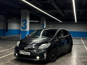 тойоты: Toyota Prius: 2013 г., 1.8 л, Вариатор, Гибрид, Хэтчбэк — 2