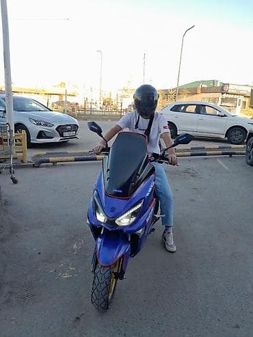 спарт: Макси-скутер Suzuki, 150 куб. см, Бензин, Б/у — 3