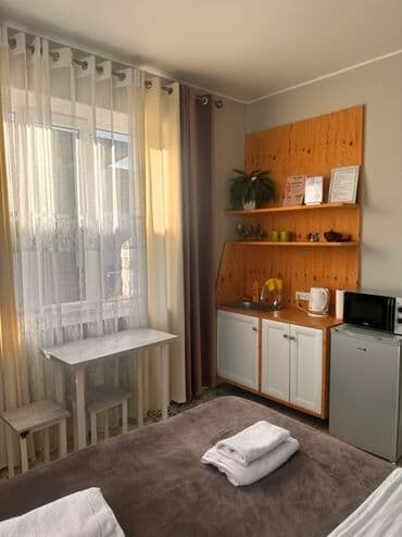 сдам частный дом без хозяина в бишкеке: Студия с мини-кухней и собственным санузлом - Уютный номер-студия — 34