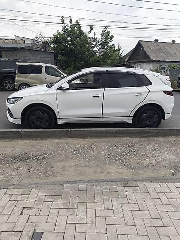 e6 3: BYD E2: 2024 г., Электромобиль, Хэтчбэк — 4