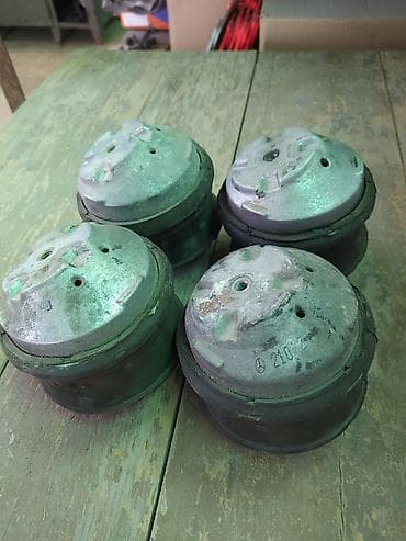 Автозапчасти: Подушка мерс падушка двигателя комплект 2 шт-4000сом Мерседес Бенс — 3