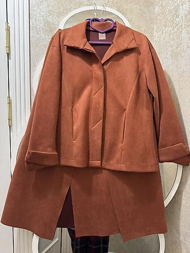 Костюм из мягкого замша/замши в терракотовом цвете: укороченный пиджак at lalafo.kg Костюм из мягкого замша/замши в терракотовом цвете: укороченный пиджак