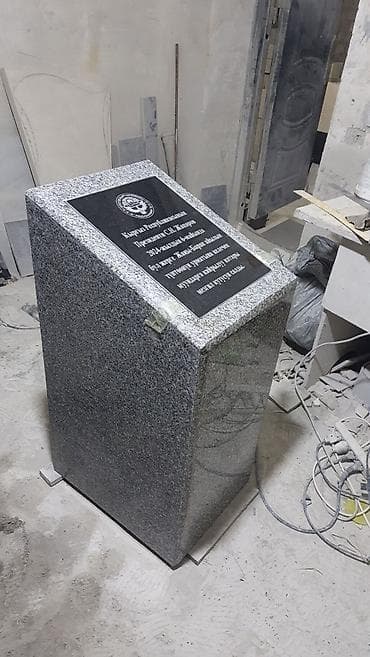 отделка контейнера: Гранитная тумба «Капсула времени» с верхней плитой под мемориальную — 6