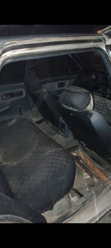 Автомобиль хэтчбек/лифтбек, 5 дверей, серебристый цвет. Задние фонари