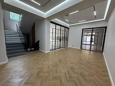 Недвижимость: 📍 ул. Самарбека Кожобергенова 🔘5-комнатный 🔘Этажи 2 🔘300м² — 2