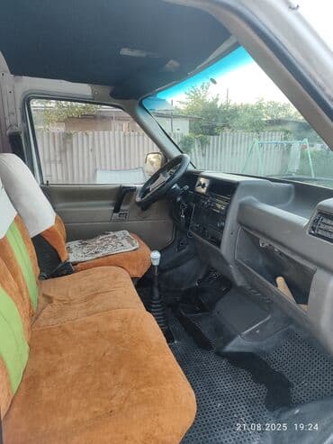 купить авто в кредит без первоначального взноса: Volkswagen Transporter: 1991 г., 1.8 л, Механика, Бензин, Бус — 9